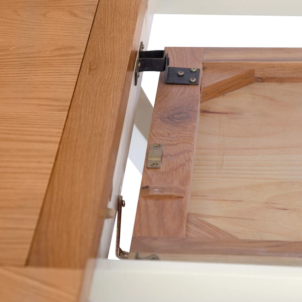 Hampshire Ivory Painted Oak Round Pedestal Extending Dining Table 6 Hampshire Ivory Painted Oak Round Pedestal Extending Dining Table - Image 6